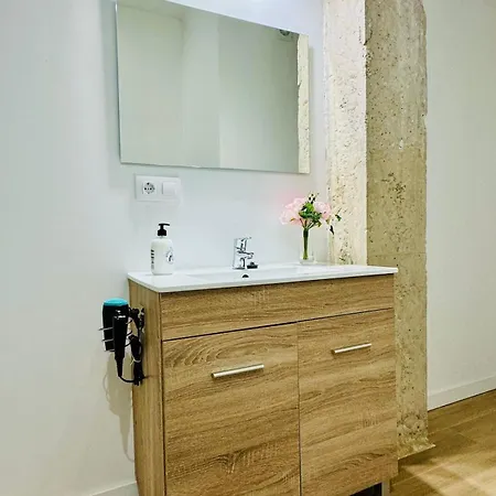 Ori B & Spacious Flat Close To The Center Apartment