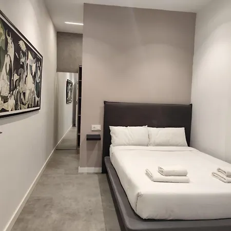 Amplio Estudio En Valencia * Валенсия