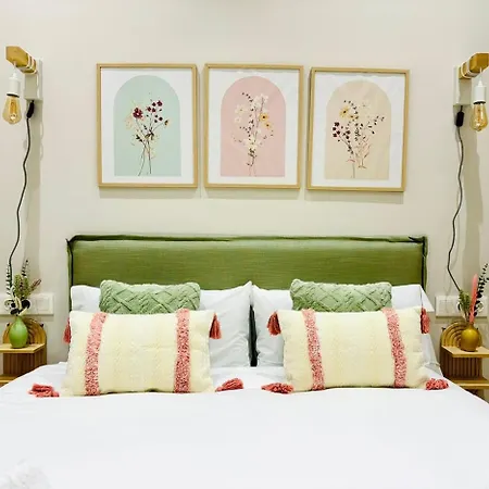 Cozy & Stylish Loft Near Center شقة *