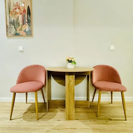 Cozy & Stylish Flat Close To Center