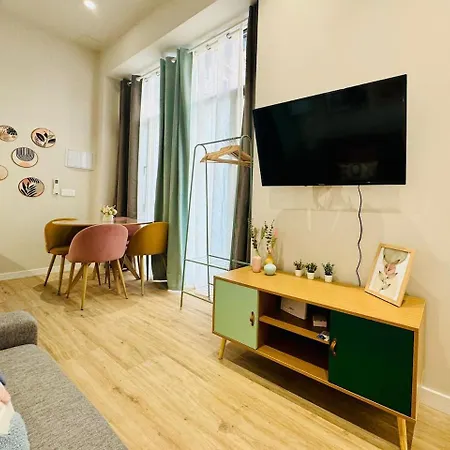 Bright & Stylish Flat Close To Center Lejlighed *