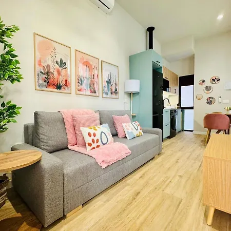 Bright & Stylish Flat Close To Center *