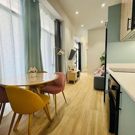 Bright & Stylish Flat Close To Center