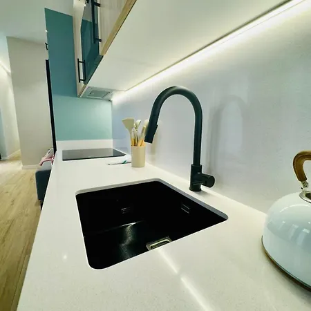 Bright & Stylish Flat Close To Center Lejlighed *