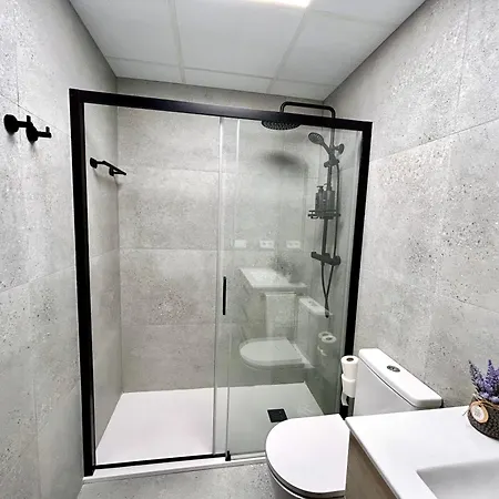 דירה Comfort Near Metro, 2 Bed, 1 Bath *