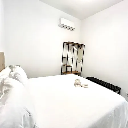 Comfort Near Metro, 2 Bed, 1 Bath *