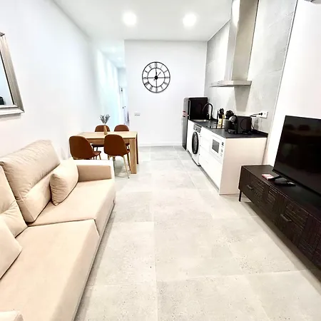 Comfort Near Metro, 2 Bed, 1 Bath Valensiya