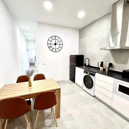 Comfort Near Metro, 2 Bed, 1 Bath *