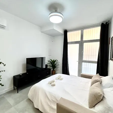 Apartman Getaway - Jacuzzi, Space & Comfort *