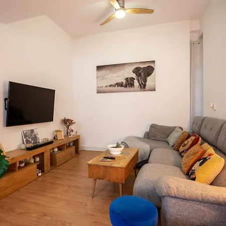 Con Terraza Y Bano Privado Y Comodidades Compartidas