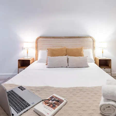 Travel Habitat Ayuntamiento Lägenhet