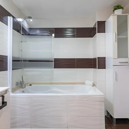 Travel Habitat Torres De Serrano * バレンシア