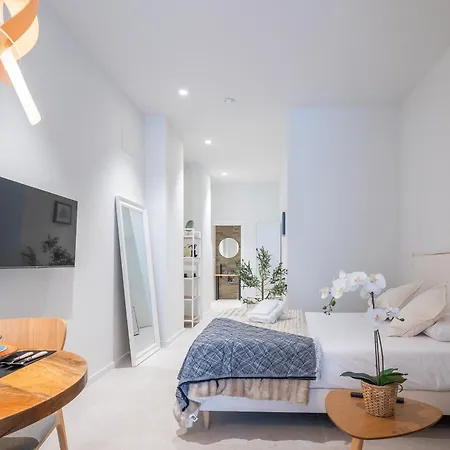 Appartamento Lo - Loft - Modernos Y Acogedores Estudios Cerca A Artes Y Ciencias *