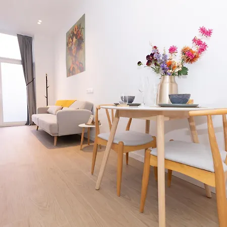 Casa Novi - Close To Beach, Center & Metro Apartamento