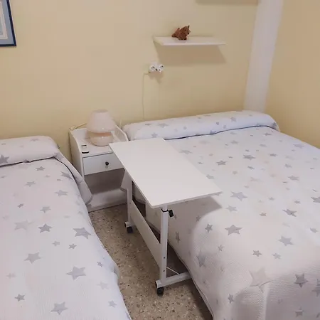 Alquilo Habitacion Doble Con Aire Acondicionado, Nevera Y Bano Privado, Con Anfitriona En La Vivienda * Валенсия