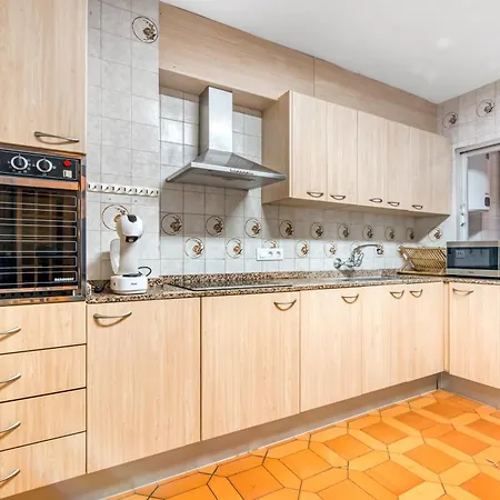 Centrally Located Temporary, Very Spacious Pataconabluerentals Apartment