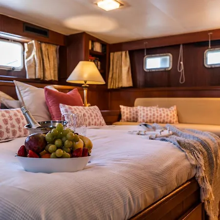 Båthotell Yacht Our Alissa *