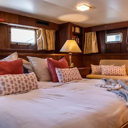 Båthotell Yacht Our Alissa *