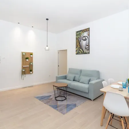 Guestready - Valencia's Vibrant Malvarrosa *