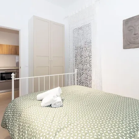 Guestready - Valencia's Vibrant Malvarrosa * Valence