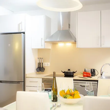 Singularstays Center Apartment