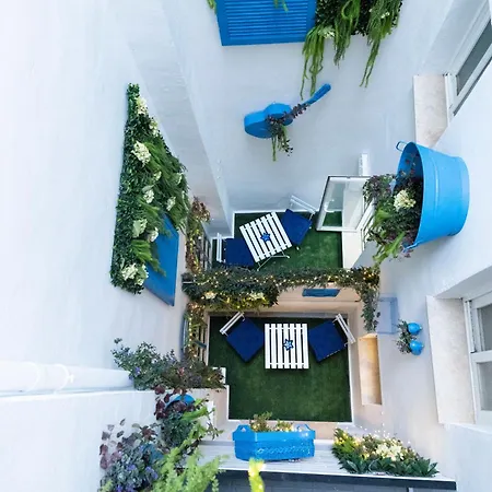 Singularstays Center *