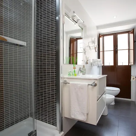 Singularstays Center