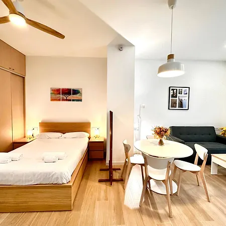 Valentia Beachside Modern Style Apartment