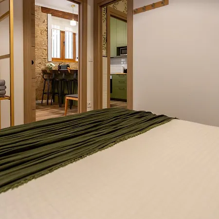 Modern 1 Bedroom In Historic Center • Ground F Lägenhet