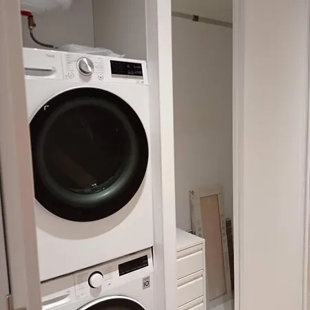 Cozy Retreat In Heart Of Perfect For Couples N Families דירה *