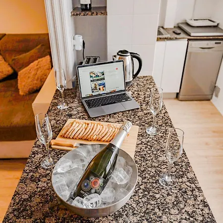 Cabanal House - 10 Min To Ocean , Fastwifi , Smarttv, Ac Apartment *
