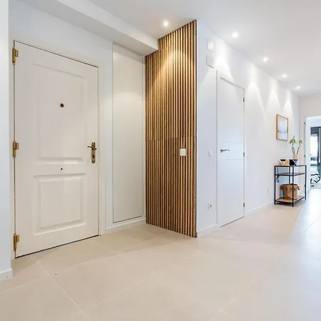 Apartment Raul Beach Front דירה *