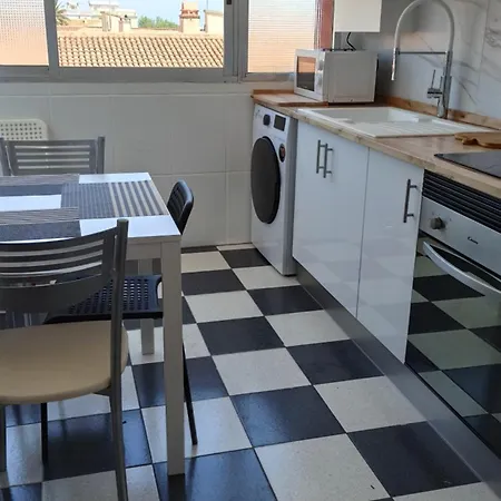 Apartamento En El Cabanyal Enfrente De La Marina Real