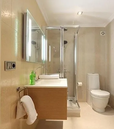 Flatsforyou Plaza Reina Apartment