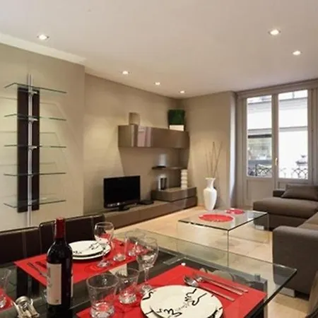 Apartment Flatsforyou Plaza Reina