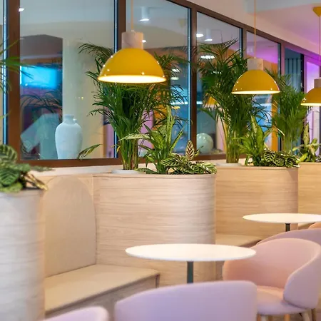 Nido Malvarrosa Apartahotel