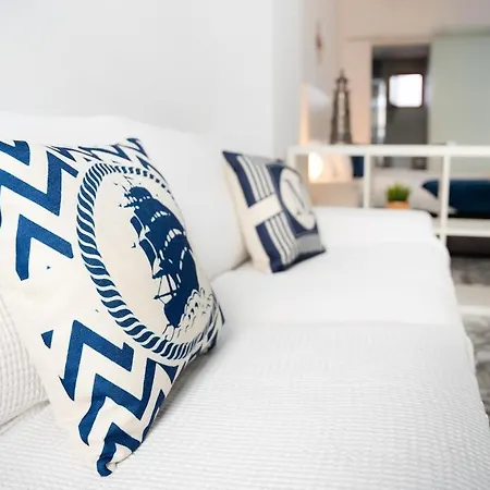 A 7 Minutos De La Playa Y Cerca De La Estacion De Autobus *