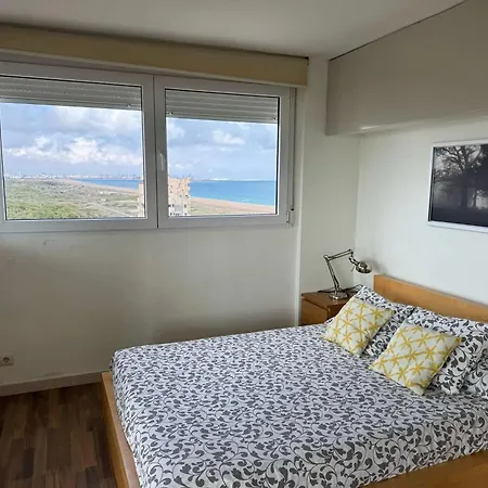 Appartamento Spacious In With Sea View - 160 Sqm Valenza