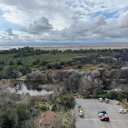 Spacious In With Sea View - 160 Sqm Apartment *