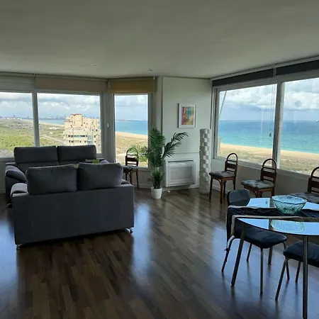 Spacious In With Sea View - 160 Sqm