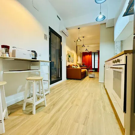 Apartment Ori A Cool & Wide Next To Historic Center *