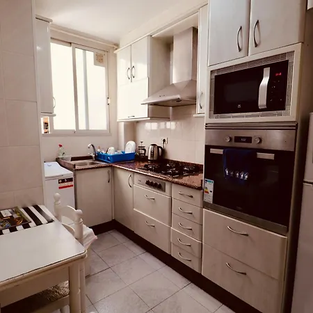 2 Bed Apartment, Great Location, 500m From Valência