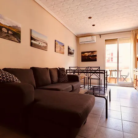 2 Bed Apartment, Great Location, 500m From Apartamento