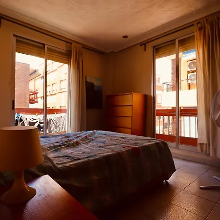 2 Bed Apartment, Great Location, 500m From Apartment *