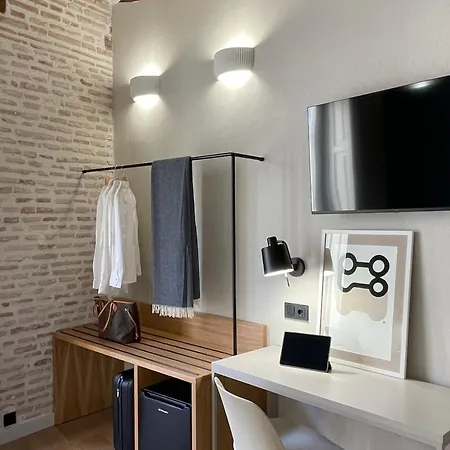 Gasthuis Cosy Embajador 2*