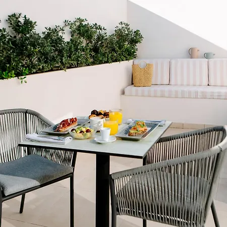 מלון Mate Helen Berger - Centre, 4*