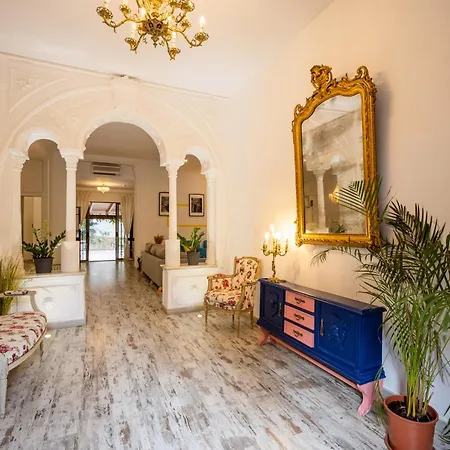 Portrait Boutique Villa *