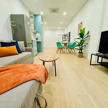 Flat B - Wide & Beautifull Flat Near Historic Center Apartment *