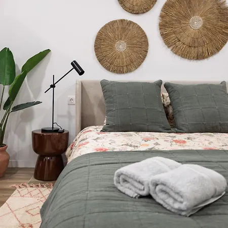 Moderno Loft Reformado, Smart Tv, Ac, Beach, 3pax * Valenza