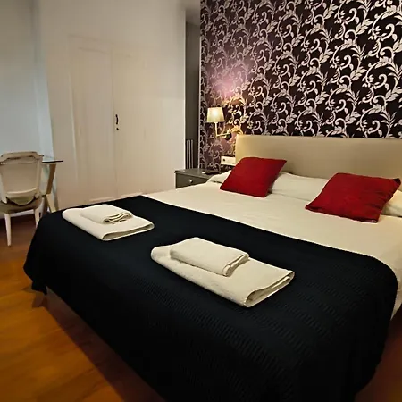 7 Moons Bed and Breakfast Βαλένθια